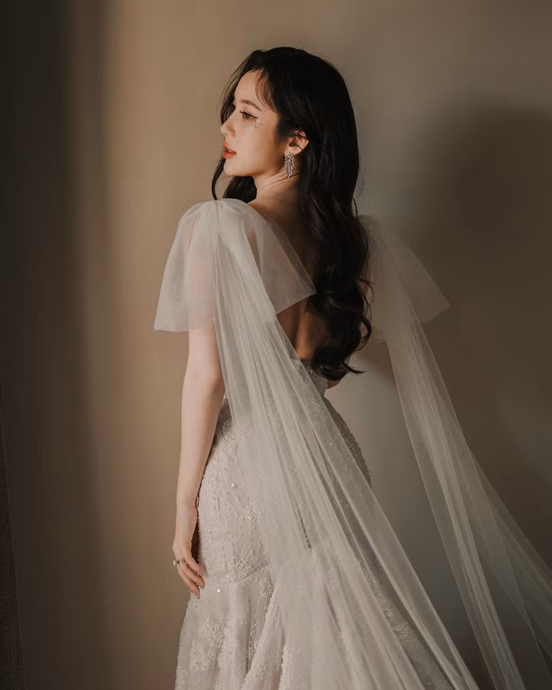 Không chỉ có vẻ ngoài đẹp tới hoàn hảo, Sitapha Uttaburanont có rất nhiều tài lẻ như bơi lội giỏi, giọng hát hay và trong trẻo nên còn có biệt danh là "nàng tiên cá".