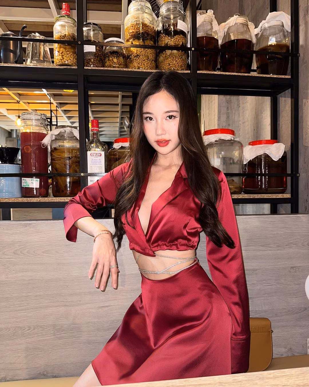 Cùng ngắm thân hình chuẩn chỉnh và nhan sắc tuyệt phẩm của hot girl Sitapha Uttaburanont.