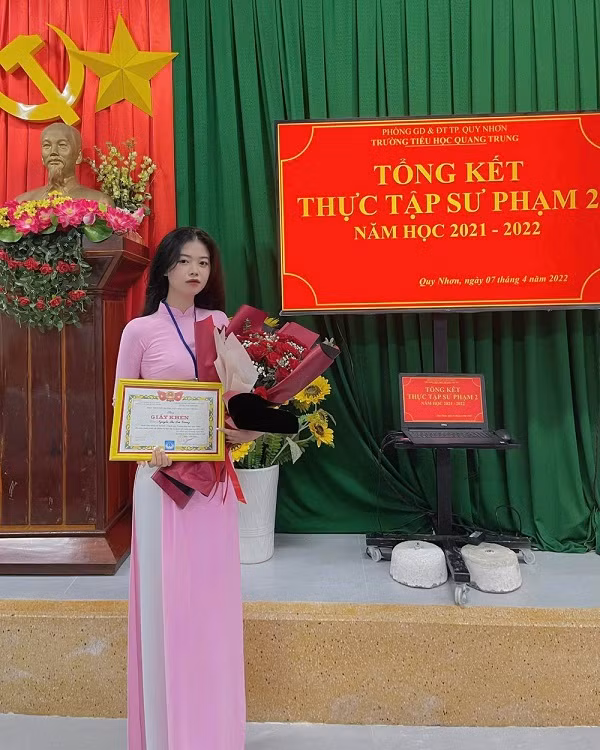 Ngoài thời gian trên trường, Trà Giang còn làm mẫu ảnh và KOL - đều là những công việc đã gắn bó với cô nàng từ năm 18 tuổi.