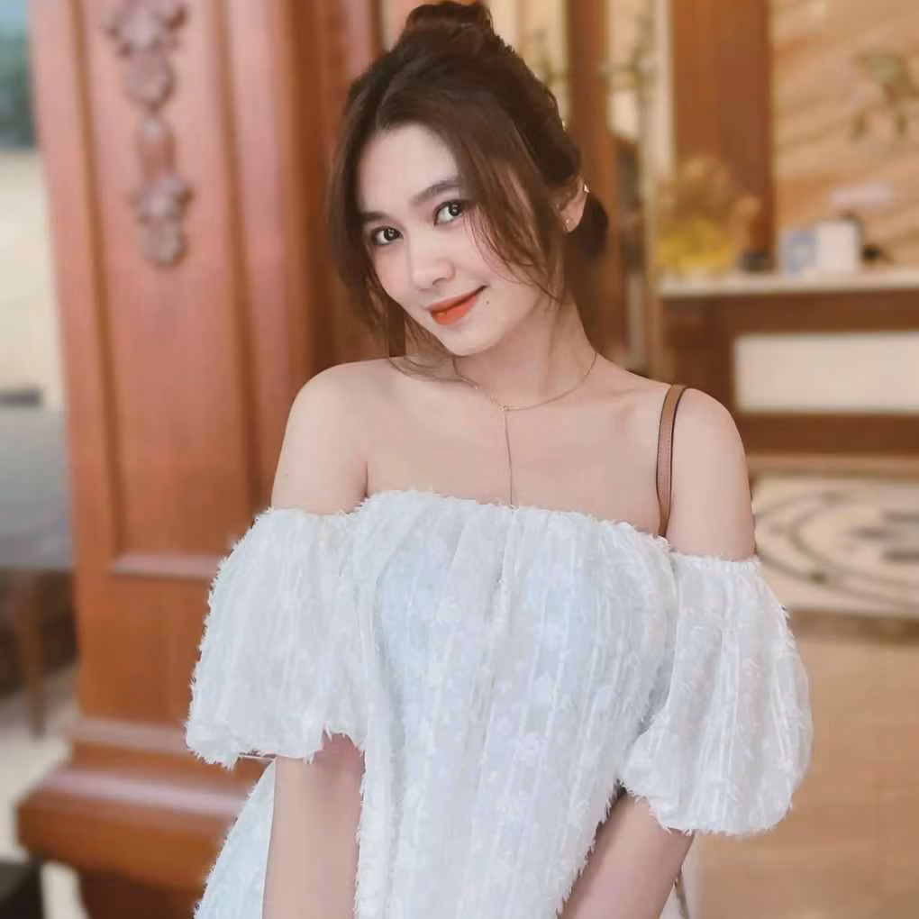 Sau đám cưới, Phạm Trâm dành thời gian tập trung vào công việc cá nhân, phát triển sự nghiệp. Cô chính là hậu phương vững chắc, sẵn sàng ủng hộ và hỗ trợ Huỳnh Tấn Sinh để anh yên tâm thi đấu.