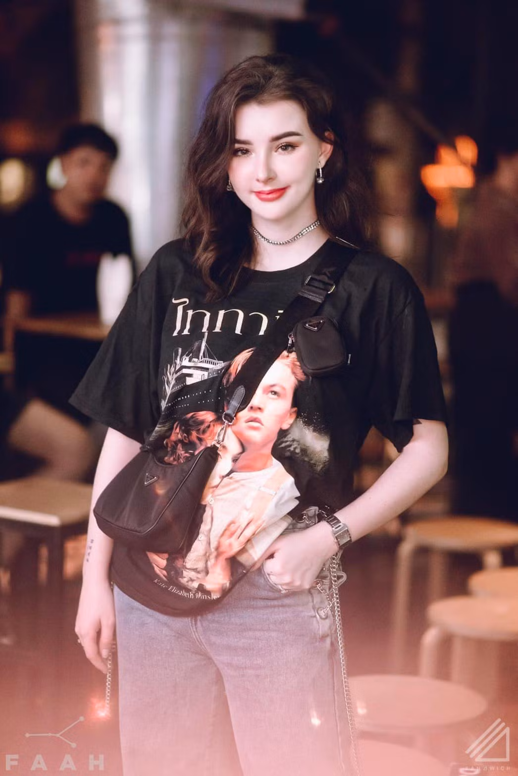 Facebook của Jessie Vard có 2,6 triệu lượt người theo dõi và con số đó trên Instagram là 850.000 lượt.
