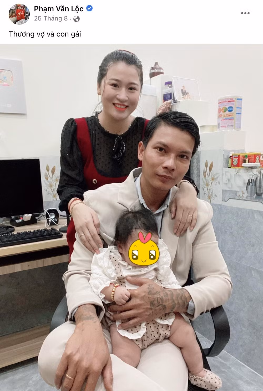 Để thể hiện tình yêu gia đình của mình, trên trang cá nhân Lộc Fuho không ngừng gửi lời yêu thương đến bà xã, liên tục khẳng định: "Hạnh phúc là khi được ở gần vợ và con gái".