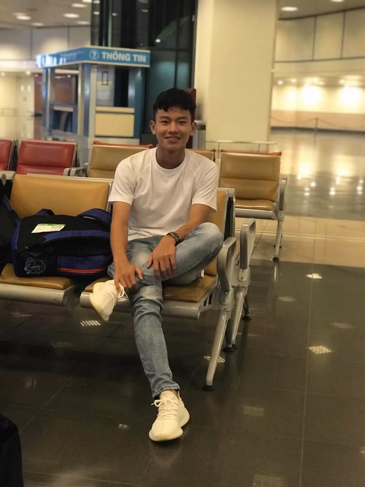 Bởi lẽ Tuấn Tài cực kỳ được lòng dân mạng với gương mặt hiền lành, nụ cười dễ gần và giọng nói nhẹ nhàng. Vị trí hậu vệ trái cùng với phong cách thi đấu lăn xả và chiều cao nổi bật cũng là lý do mà anh chàng này được gọi là "Đoàn Văn Hậu 2.0".