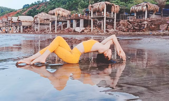 Không chỉ tập luyện, Thùy Linh còn là giáo viên dạy bộ môn Yoga.
