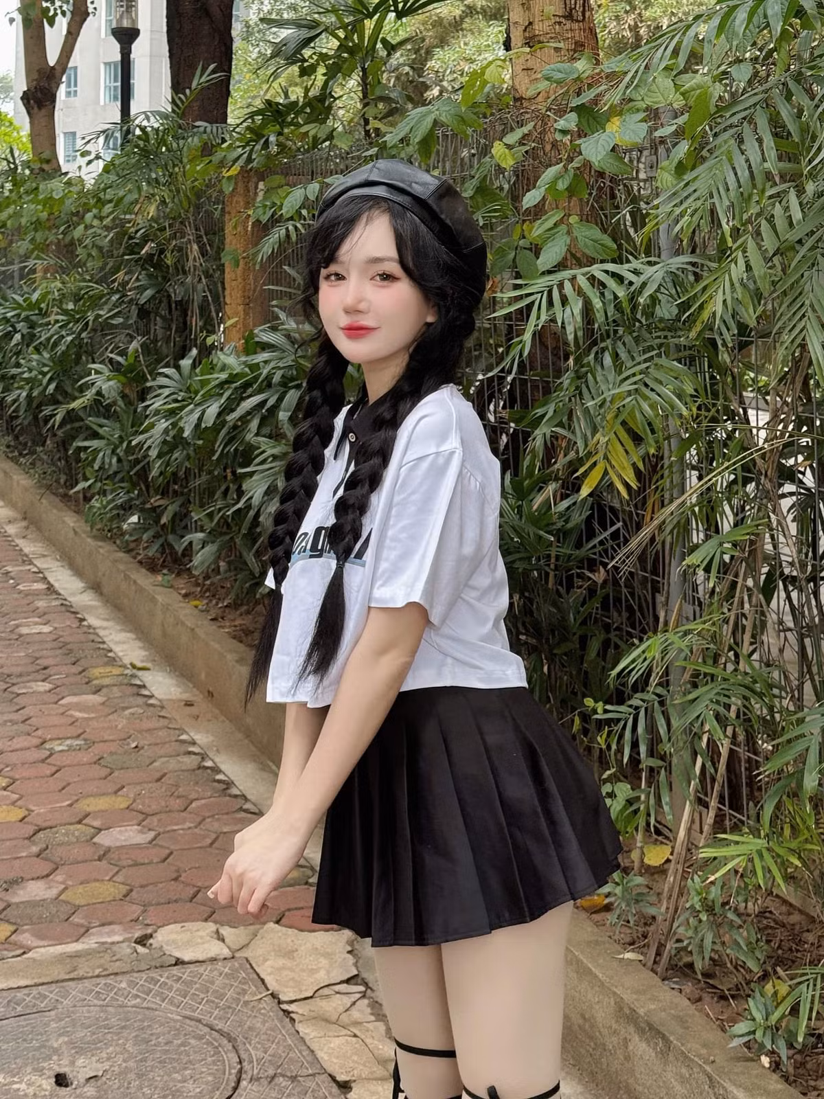 Tuy được nhiều người quan tâm, chú ý thế nhưng Thiên Thy là một trong ít cô nàng streamer rất vô tư với việc không sử dụng app chỉnh sửa, thậm chí để mặt mộc lên sóng.