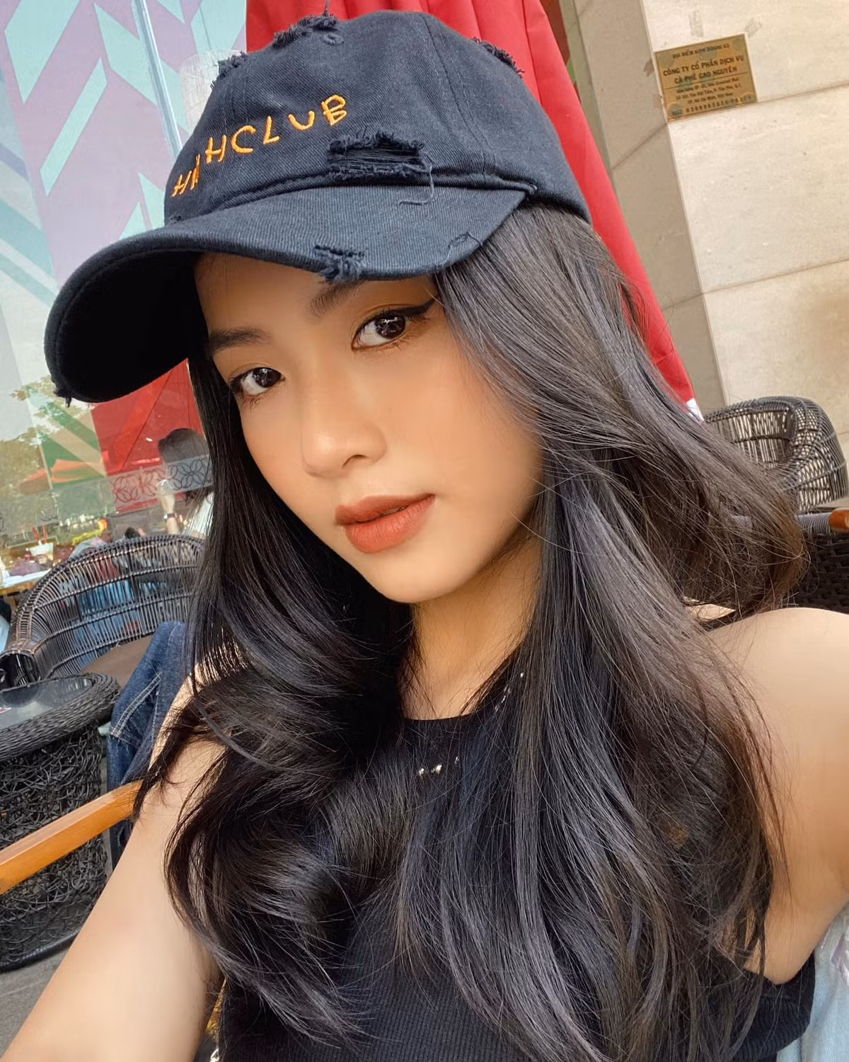 Maytracyy có cơ hội được làm người mẫu ảnh cho một số local brand về thời trang khi còn đang đi học nhờ có gu ăn mặc mới lạ, sáng tạo và fashion. Cô gái làm việc với nhiều nhãn hiệu uy tín,… từng vào vai nữ chính trong MV "Tay đan xen tay" hồi tháng 5 vừa qua.