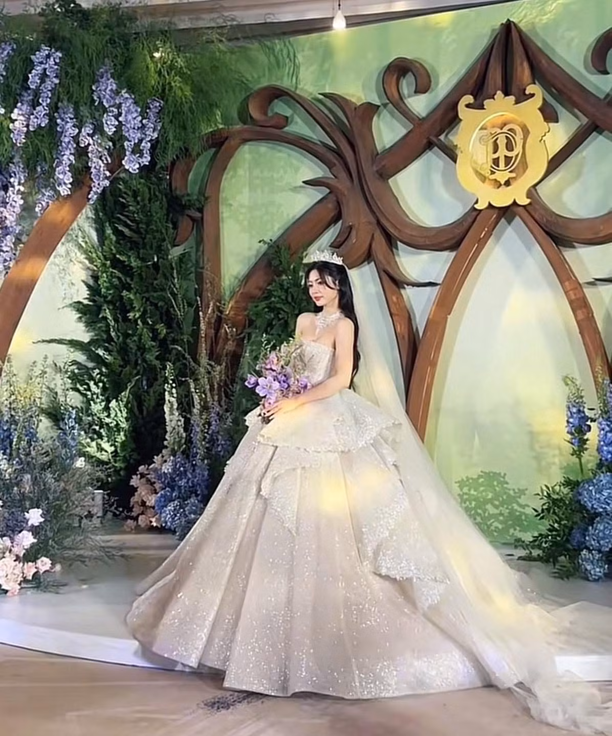 Trước đó, Nam Phương và chồng đã tổ chức lễ đính hôn tại tư gia nhà gái ở quận 3, TPHCM.