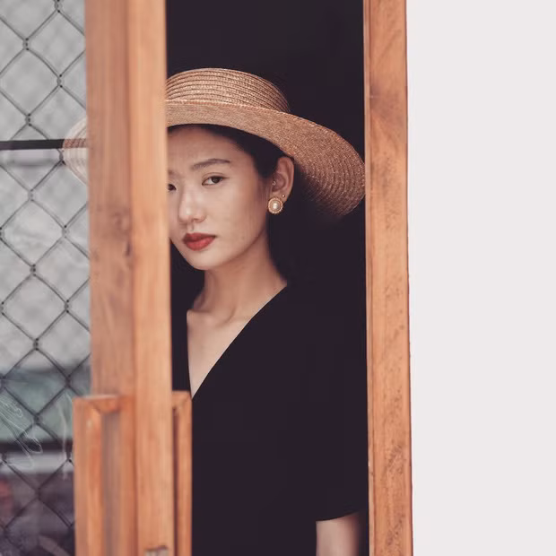 Tuy nhiên, do nhận thức được bản thân không phải thuộc diện quá giàu có nên Khánh Linh chỉ tự thưởng cho mình sau mỗi dịp cảm thấy mình đã chăm chỉ lao động.