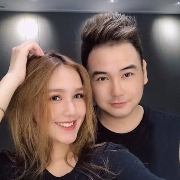  Xoài Non (Phạm Thùy Trang) là một trong những hot girl Gen Z nổi bật trên mạng xã hội hiện nay. Bên cạnh là người đẹp, cô nàng còn là vợ của "streamer giàu nhất Việt Nam".