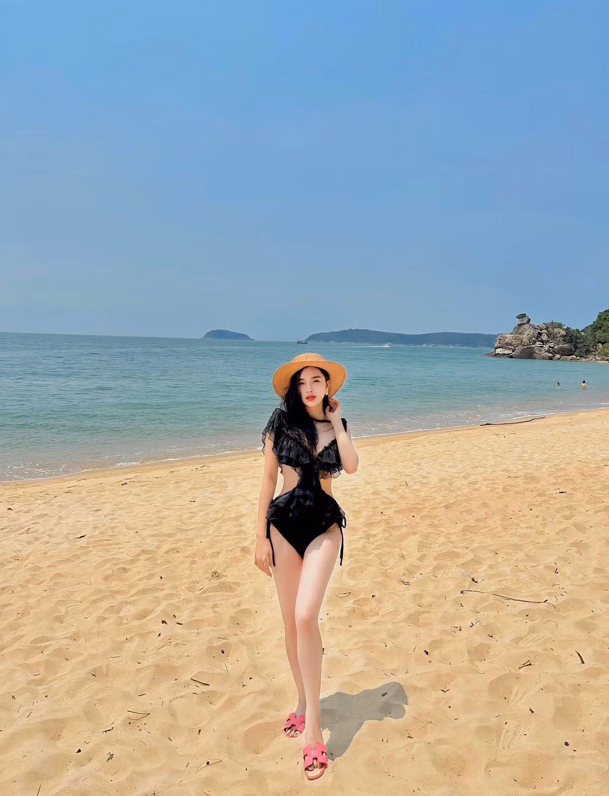 Có bố mẹ giỏi giang trong kinh doanh, Quỳnh Phương học hỏi được rất nhiều điều. Thần tượng của cô chính là người bố mẫu mực, không gia trưởng, không nhậu nhẹt, luôn chăm chỉ kiếm tiền để lo cho vợ con, hết mực chăm sóc, vun vén gia đình.