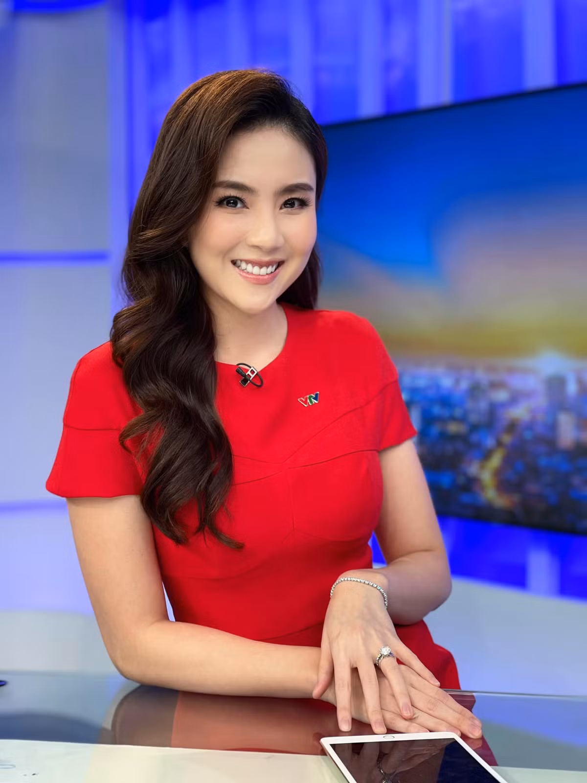 Trong số các BTV của Đài truyền hình Việt Nam, Mai Ngọc được xem là cô gái có hôn nhân khá viên mãn. Theo đó, chồng của cô là doanh nhân Hoài Nam, sở hữu một công ty tổ chức sự kiện và chuỗi nhà hàng buffet nổi tiếng trong việc đi tiên phong về mô hình buffet ở Hà Nội.
