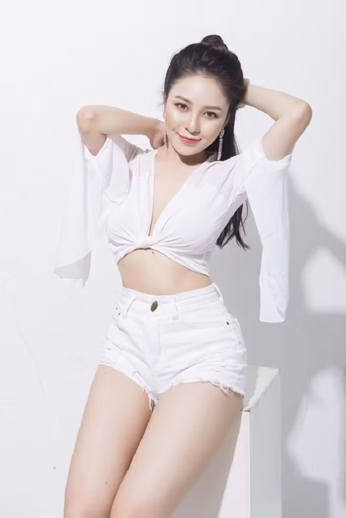 Trâm Anh chia sẻ: "Bản thân mình không bao giờ muốn tạo scandal nhưng có lẽ do có số thị phi nên chỉ ngồi im mà scandal cũng tự tìm đến, điều này gây ảnh hưởng trầm trọng đến cuộc sống và sự nghiệp của mình. Hiện tại Trâm Anh chỉ mong muốn được sống bình yên".