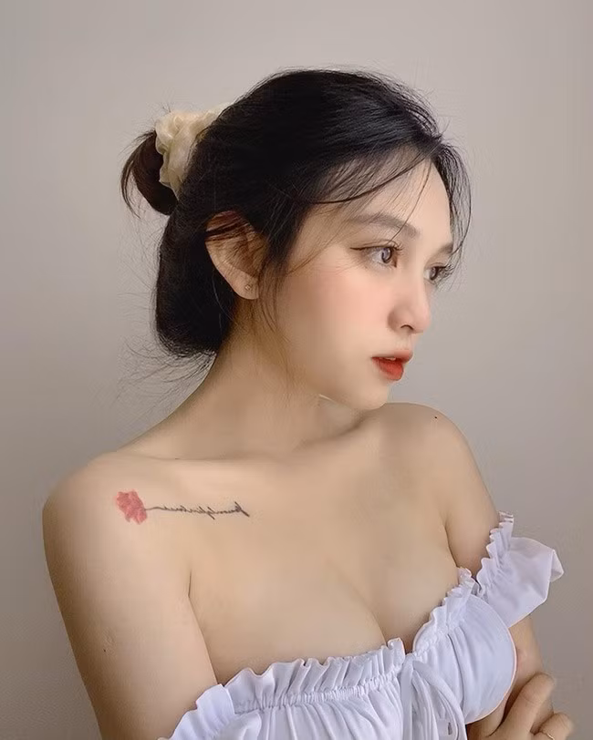 Nét trầm buồn đã trở thành "vẻ đẹp thương hiệu" của hot girl Gia Lai.