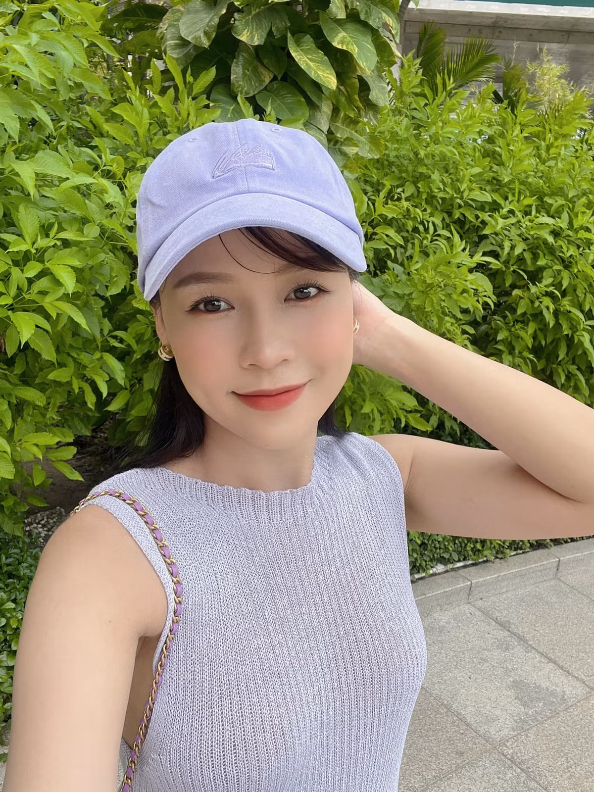 Cư dân mạng và người hâm mộ dù khá ngạc nhiên nhưng đều dành những lời chúc tốt đẹp tới gia đình hot girl đời đầu.