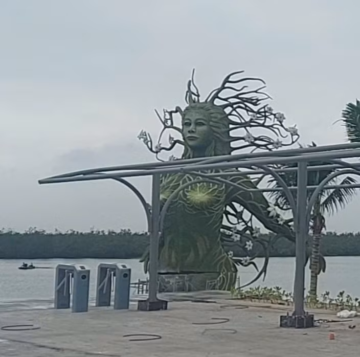 2 bức tượng thần nam nữ Medusa xây dựng trong Khu du lịch sinh thái rừng ngập mặn Đồ Sơn nằm trong quần thể đại dự án Dragon Ocean Đồ Sơn.