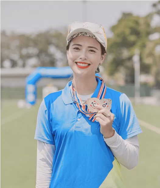 Vốn có niềm đam mê với thể thao từ khi 14 tuổi, ở thời điểm hiện tại Lê Phương Thảo đã giành cho mình nhiều thành tích cao. Xuất thân từ Đại học Thể dục Thể thao Từ Sơn, Bắc Ninh.