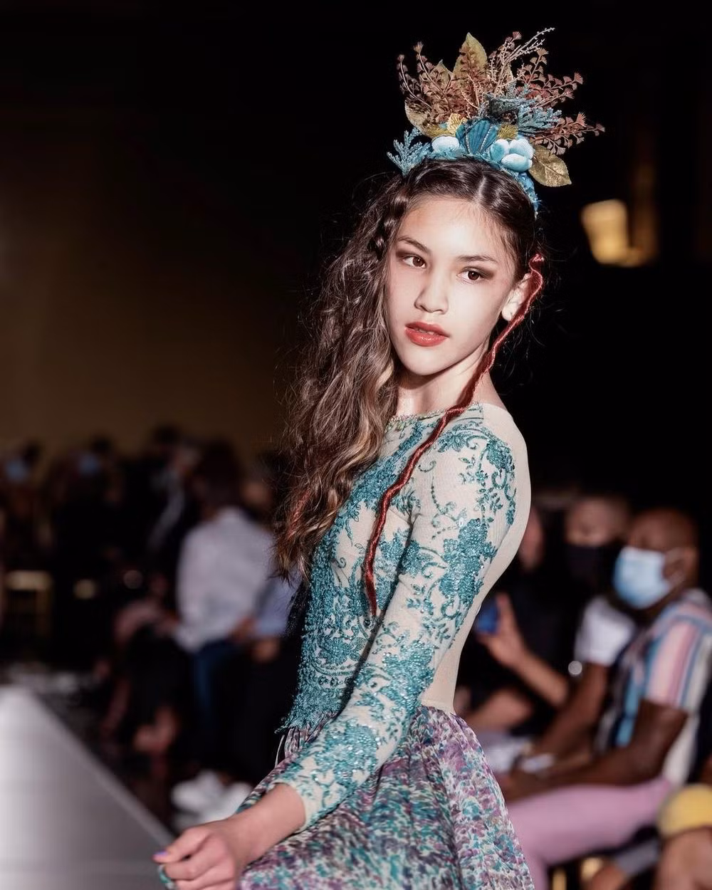 Ngoài ra, Lucy cũng muốn bản thân diễn trên sàn runway nên cô bé quyết định dừng làm mẫu nhí tại đây.