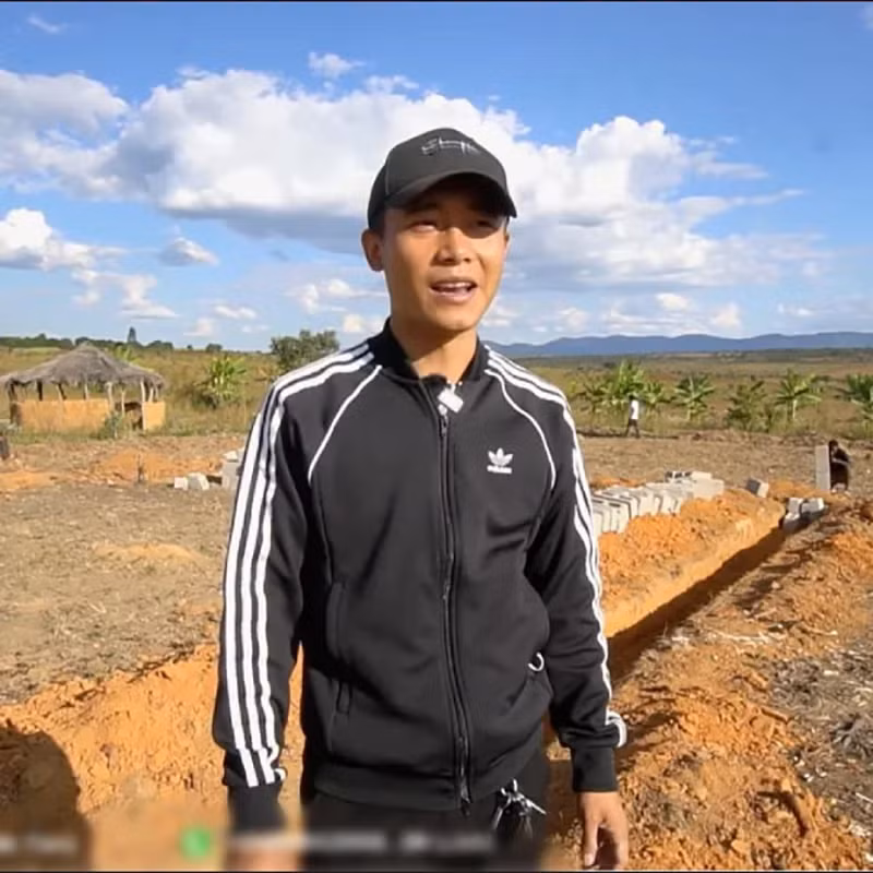 Sau 1 khoảng thời gian suy nghĩ, Quang Dũng quyết định chia sẻ với Quang Linh, đồng thời thông báo tạm dừng làm việc tại Châu Phi để lên đường trở lại Việt Nam để chữa bệnh. Anh hứa sau khi sức khỏe cải thiện sẽ trở lại để đồng hành cùng anh em.