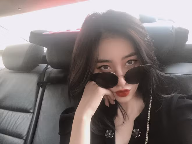 Không chỉ gây ấn tượng bằng gương mặt cực đẹp, Huyền Thoại còn nhận về vô số lời khen từ thân hình chuẩn của mình.