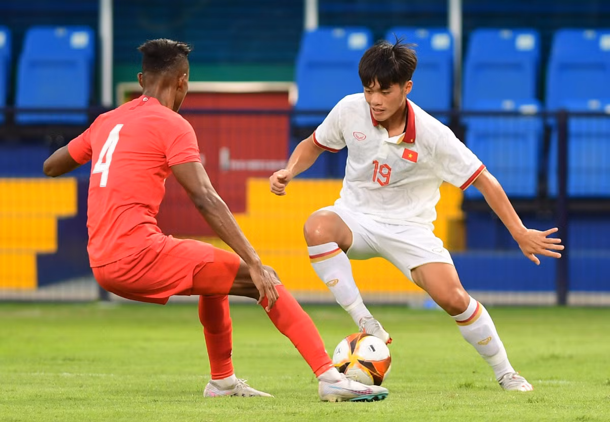 Thang U22 Singapore, U22 Viet Nam the hien bo mat moi tai SEA Games 32-Hinh-2