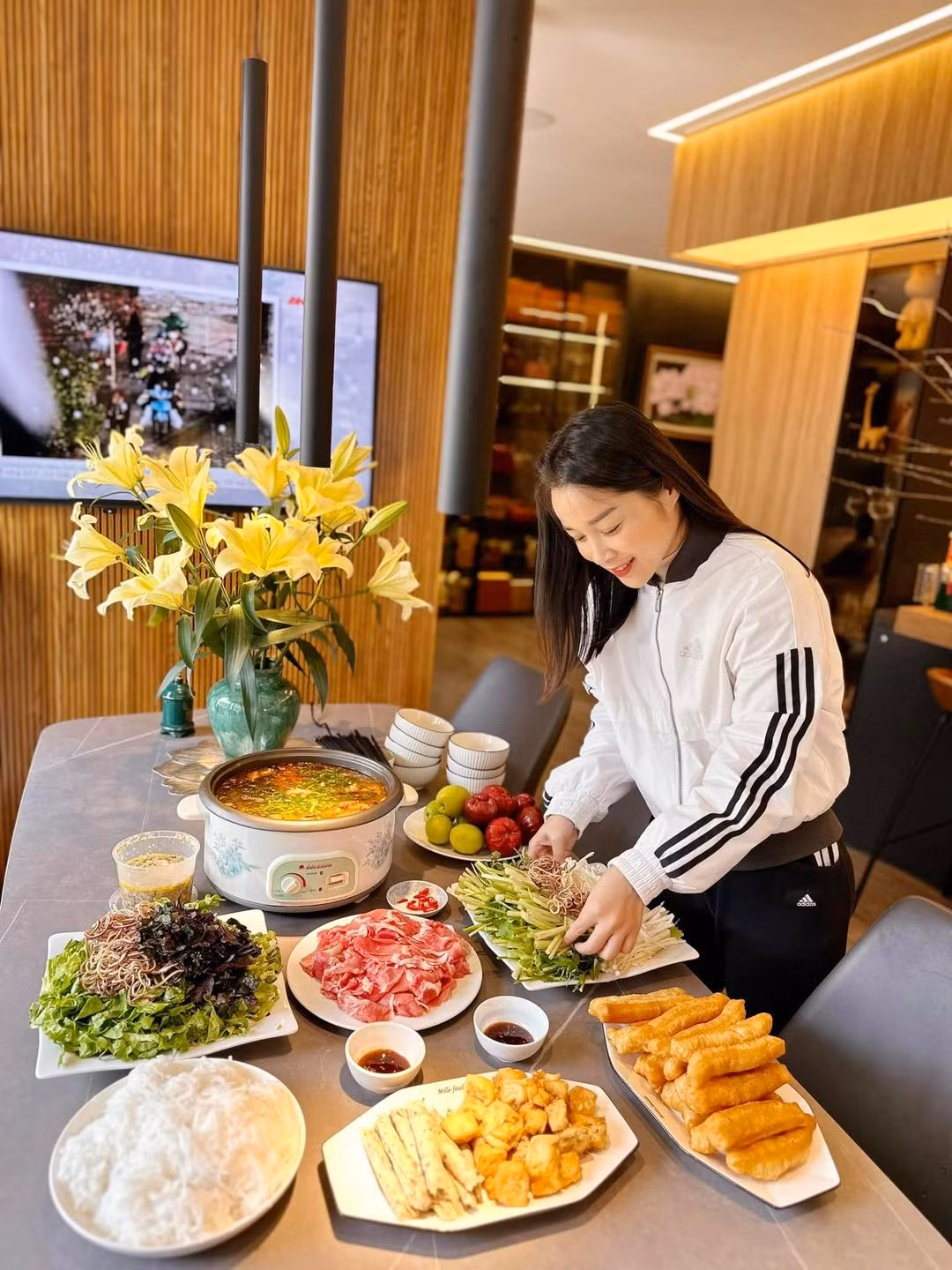 Minh Hương luôn chỉn chu mỗi khi xuất hiện, hiếm khi lặp lại trang phục khi lên hình.