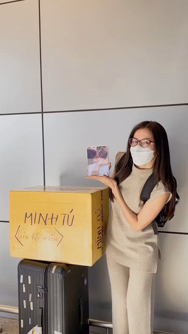 Minh Tú mang "của hồi môn" nhập ngũ.