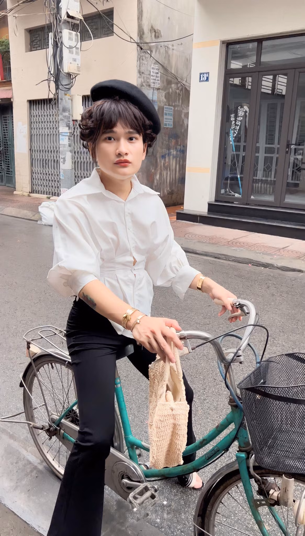 Những gì Lệnh Quyền dự tính đều thành sự thật, anh tung ra video nào là video đó đạt triệu view cùng hàng nghìn lời bình luận khen ngợi.