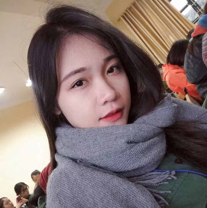 Quỳnh Mai chia sẻ, bức ảnh được chụp quá trình học quân sự, và cô nàng đã ghi lại những bức ảnh của bản thân cũng như cùng bạn bè để làm kỉ niệm của thời sinh viên.