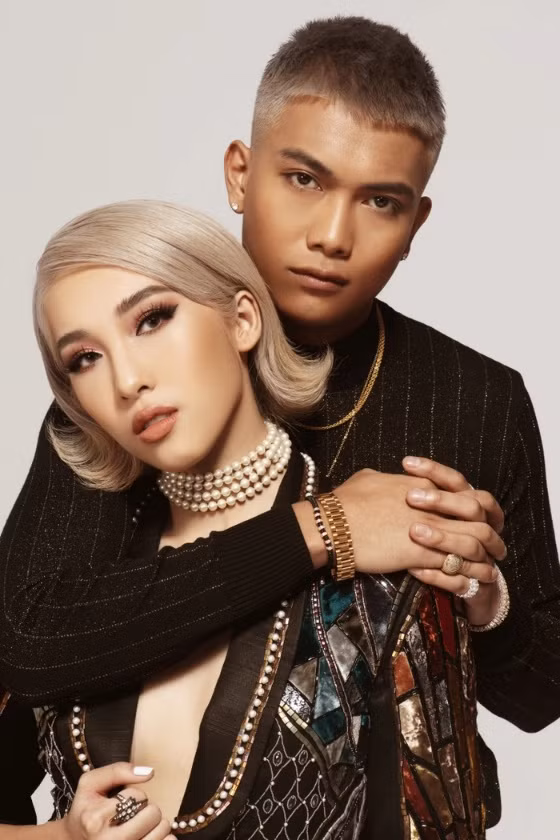 Emily vốn theo đuổi hình tượng quyến rũ từ lâu nên không khó hiểu khi giờ đã là mẹ 2 con, nữ ca sĩ vẫn vô cùng nóng bỏng.