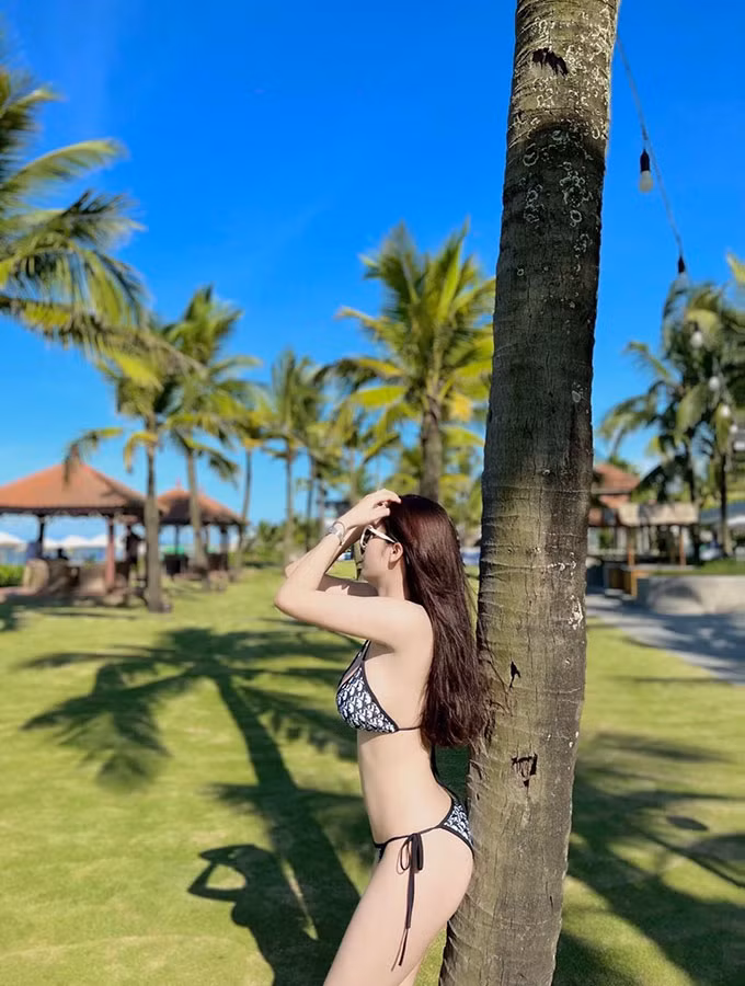 “Mê quá đi”; “Đẹp quá”; “Body mơ ước của chị”; “Chất lượng quá”; “Xinh mê quá trời”, một loạt bình luận khen sắc vóc của cựu nữ tuyển thủ Như Tuyền.
