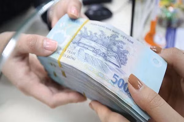 Lai suat ngan hang dong loat ha, gui tiet kiem the nao lai cao?