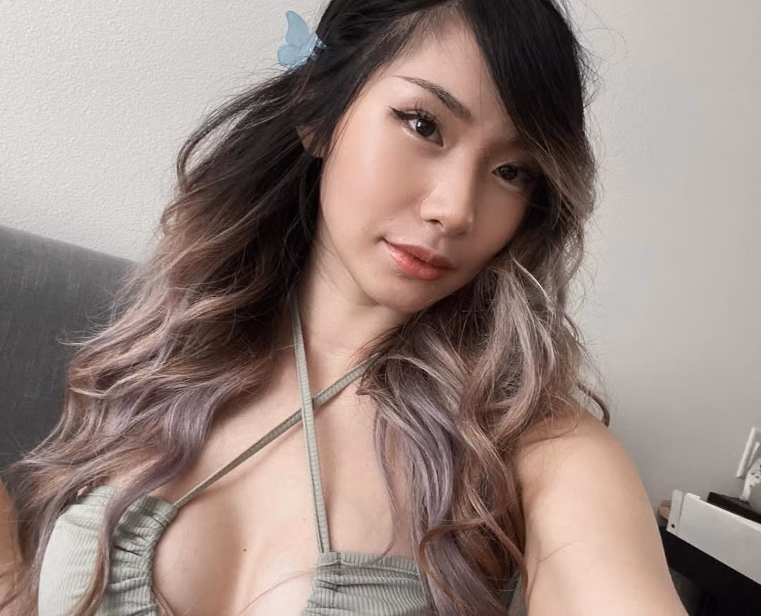 Theo nhiều ý kiến, có lẽ là do lời hứa hẹn khi xưa, lúc Leena Xu đặt mục tiêu cho Doublelift phải vô địch CKTG mới có thể tiến hành hôn lễ.