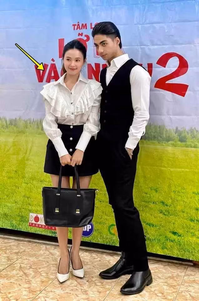 Đây không phải lần đầu tiên hot girl Midu gây chú ý với nhan sắc đẹp nổi bật. Trước đó, nữ giảng viên này từng nhiều lần khẳng định đẳng cấp nhan sắc, dù trang điểm hay không, cô vẫn cực xinh xắn.