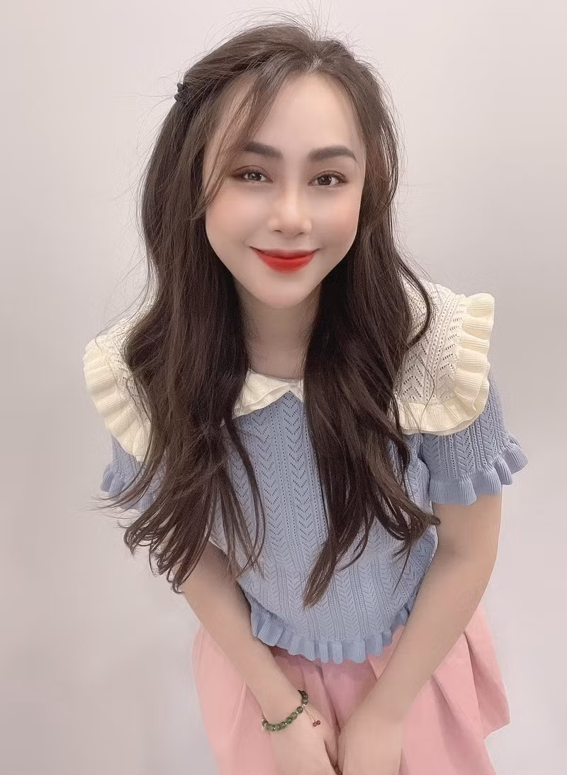 Người đồng ý với Gào khi cho rằng người lao động cần có tránh nhiệm và nhiệt huyết với công việc, người lại khẳng định nữ blogger đang coi thường sức lao động của người khác khi không trả lương cho những nỗ lực ngoài giờ.