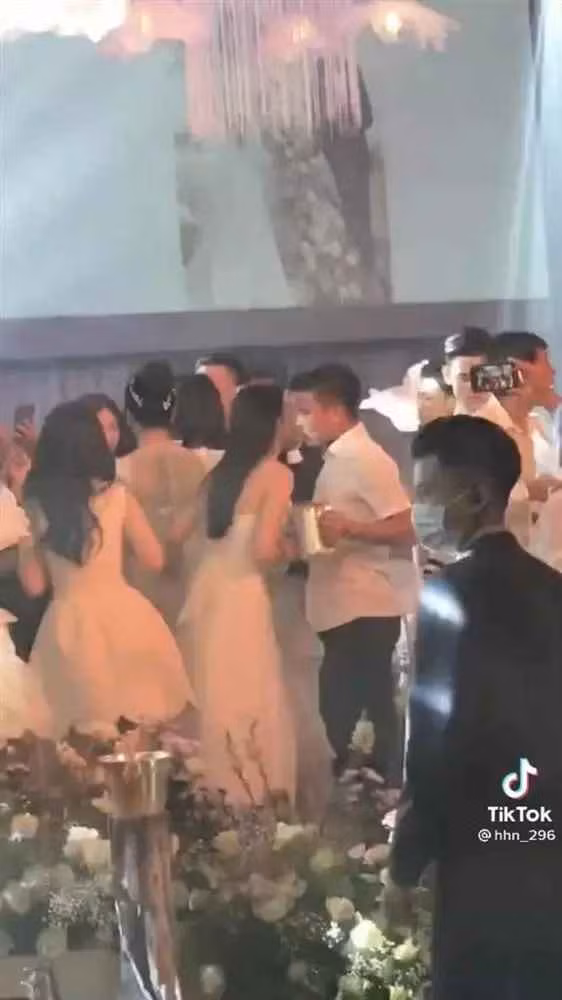Nhiều người khi ấy đoán rằng đó là tên viết tắt của Nguyễn Quang Hải (N.Q.H) được lồng ghép với 3 chữ cái C.T.H - tức tên viết tắt của Chu Thanh Huyền.