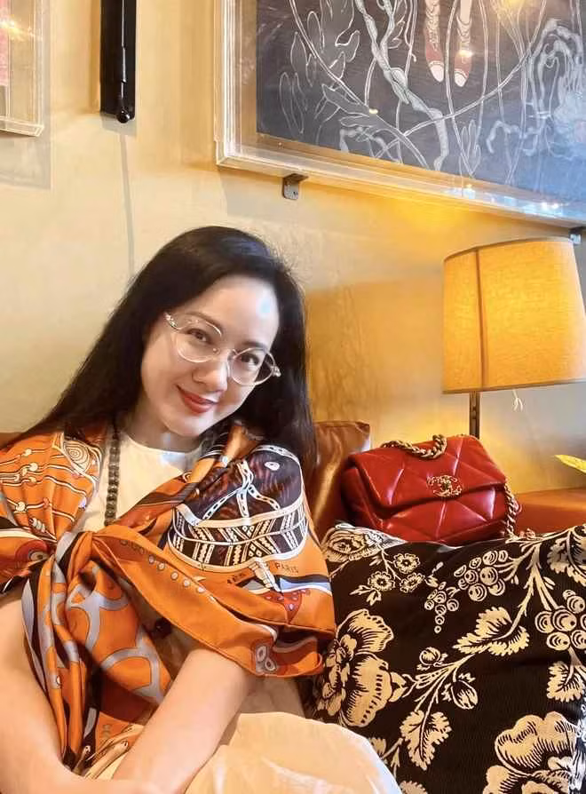 Dù đã không còn dẫn bản tin Thời sự 19h nhưng BTV Hoài Anh (Nguyễn Hoài Anh, sinh năm 1980) vẫn là cái tên quen thuộc với khán giả truyền hình cả nước.