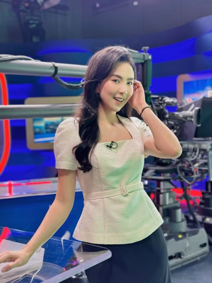 Về vai trò một BTV, Mai Ngọc khẳng định công việc nào cũng có đặc thù riêng, công việc của cô không hẳn vất vả nhưng cũng không phải công việc dễ dàng mà đòi hỏi sự tập trung và tình yêu nghề.