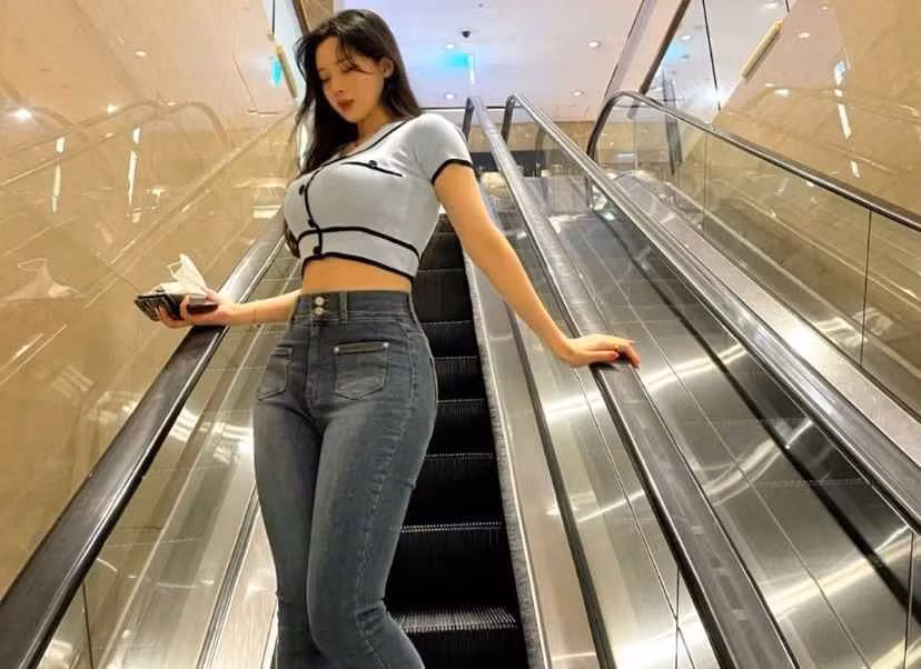 Nổi bật với vóc dáng đẹp giúp cô nhận được được sự quan tâm của cư dân mạng.