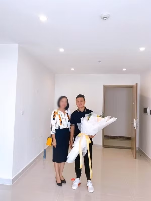 Không chỉ xây nhà, mua ô tô cho bố mẹ, Quang Hải còn tự mua nhà riêng cho mình tại khu đô thị đắt đỏ tại hà Nội.