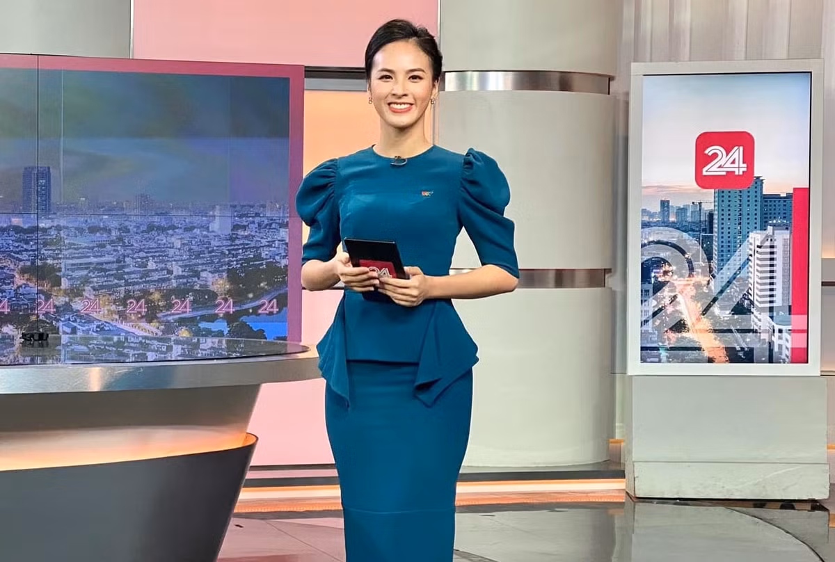 Quỳnh Nga là cựu sinh viên trường Đại học Ngoại thương, chuyên ngành Kinh tế đối ngoại. Cô gây ấn tượng khi từng đạt IELTS 7.5 và giành suất học bổng trị giá 6.000 USD tại đại học Tel Aviv (Israel). Sau khi tốt nghiệp, cô trở thành BTV của hàng loạt chương trình trên sóng Đài truyền hình VTV như bản tin Thời Sự, bản tin Y Tế 24h và bản tin Chuyển Động 24h.