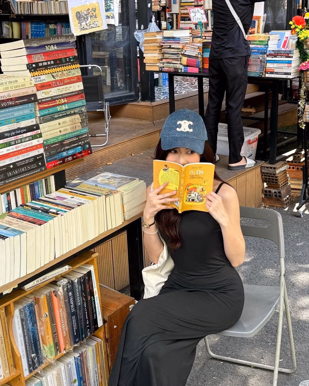Ngoài các nội dung về thời trang, làm đẹp, Jing còn thường xuyên chia sẻ trên kênh của mình các video ghi lại trải nghiệm du lịch ở nhiều quốc gia như Hàn Quốc, Việt Nam…