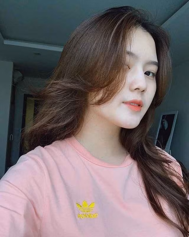 Cặp đôi tổ chức đám cưới tại một khách sạn nổi tiếng ở Hà Nội. Địa điểm này từng là nơi trung vệ Bùi Tiến Dũng tổ chức lễ cưới với bà xã Nguyễn Khánh Linh.
