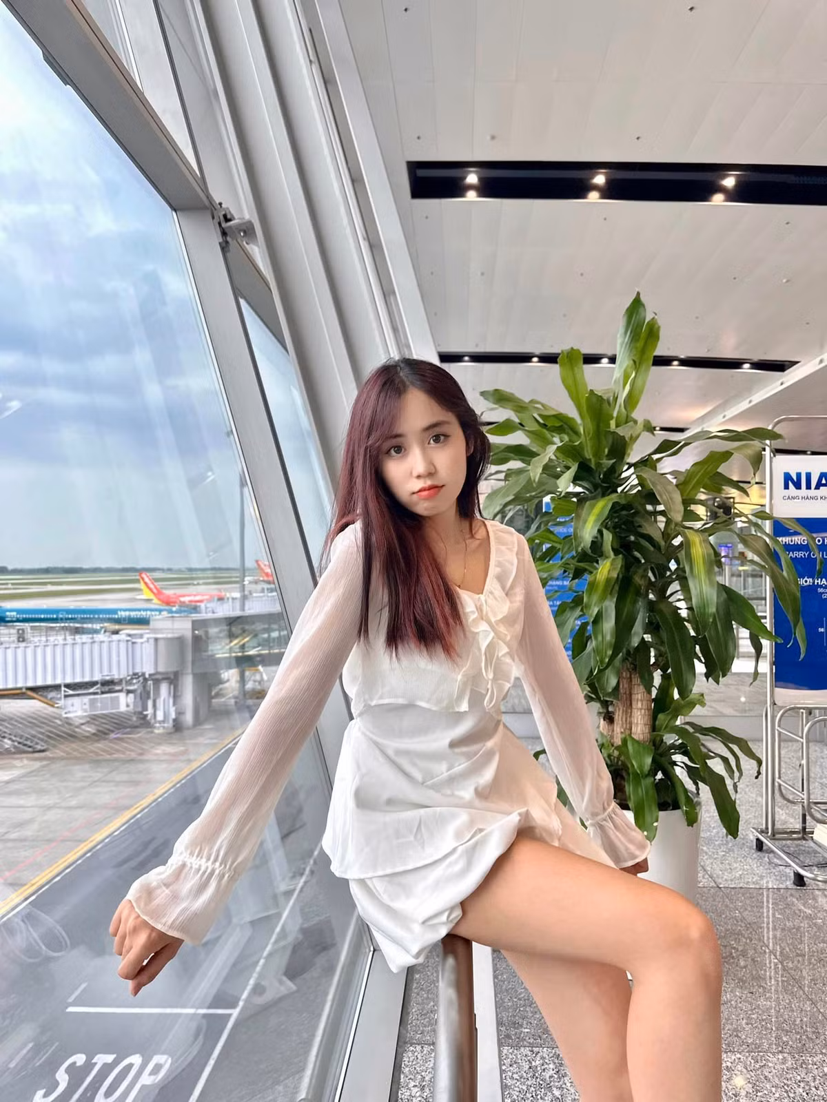 Sau khi tốt nghiệp cấp 3 tại Lào, Maysa tìm kiếm cơ hội đi du học nước ngoài. Cô gái SN 2001 tự làm hồ sơ, đăng ký xét tuyển vào nhiều trường đại học nổi tiếng tại Mỹ, Singapore, Hungary… và may mắn giành được học bổng 30-40%.