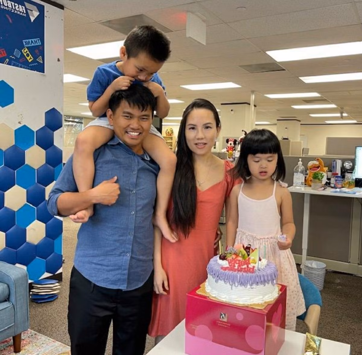 Hoặc trước đó, trước tin nghỉ chơi với Johnny Đặng, phải chờ Khoa Pug lên tiếng rồi, Vương Phạm mới đăng video trần tình thêm về sự việc.