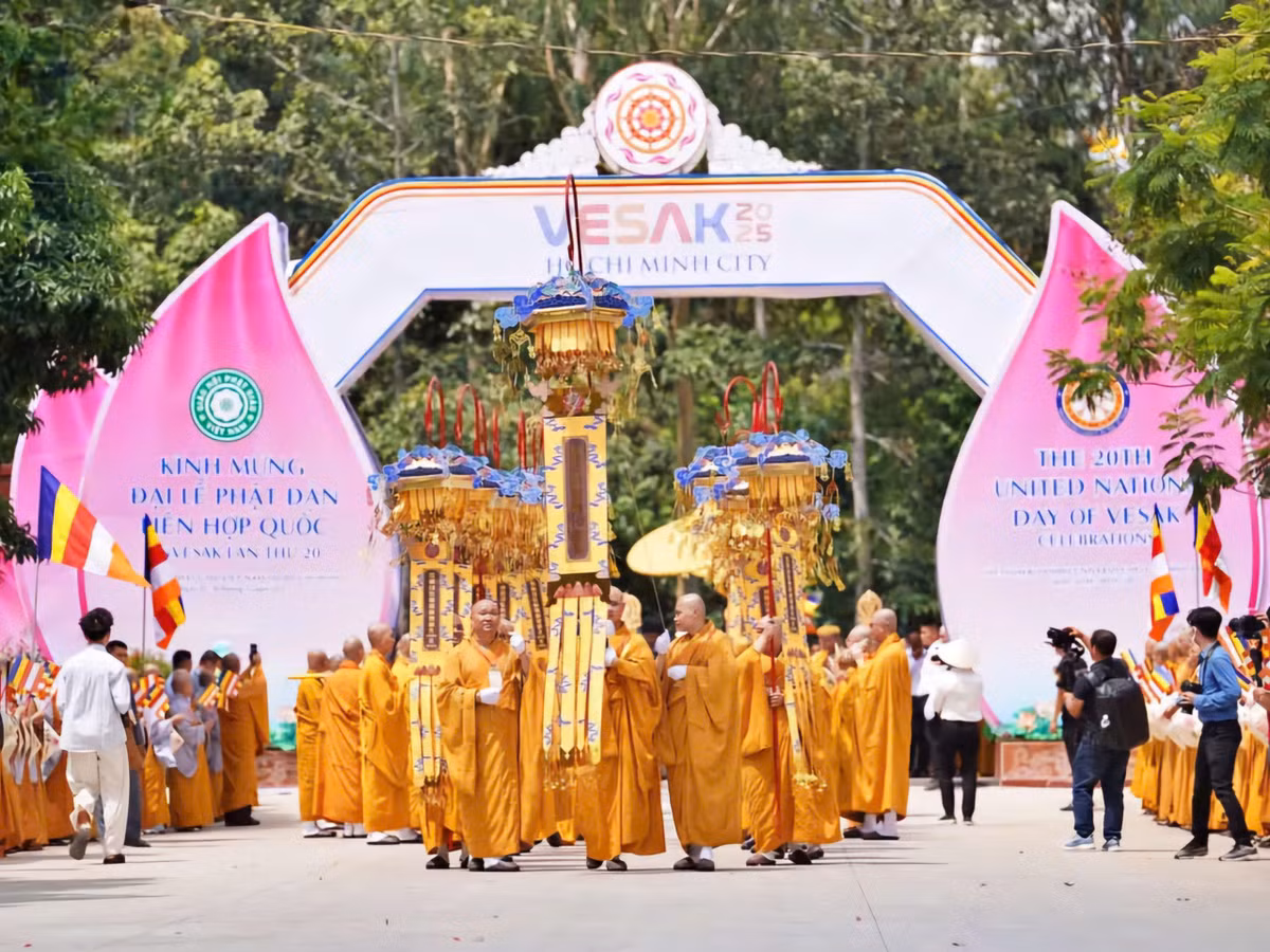 Ban tổ chức Đại lễ Phật đản Vesak Liên hợp quốc 2025 thông tin Vesak năm nay có hơn 2.700 đại biểu tham dự, trong đó có khoảng 1.300 đại biểu quốc tế đến từ 85 quốc gia và vùng lãnh thổ trên thế giới. 