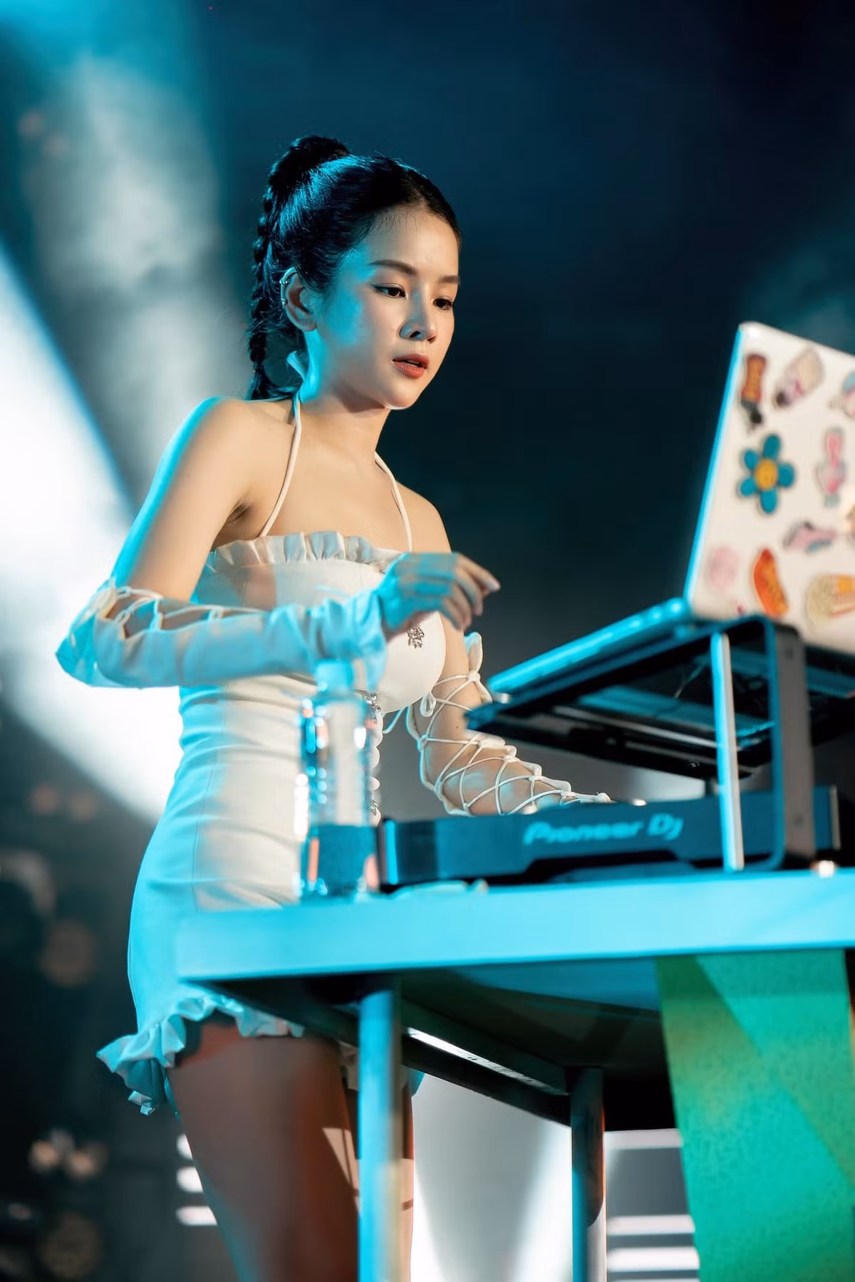 Mie cho biết thành quả hiện tại nằm ngoài mong đợi của cô. Thành quả đó không chỉ về thu nhập cao, cải thiện cuộc sống mà còn vì nữ DJ này đã chứng minh với khán giả rằng, nghề DJ không chỉ có những góc khuất, những điều xấu xa như quan điểm mặc định trong lòng mọi người.