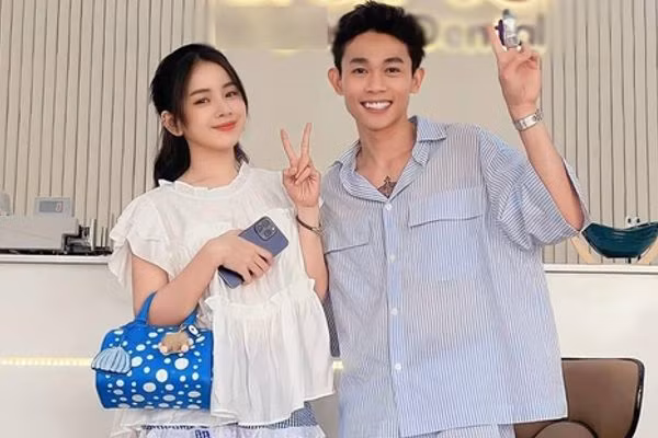 Những ngày gần đây, mối quan hệ của Mie và diễn viên Hồng Thanh được cư dân mạng quan tâm với tin đồn chia tay sau nhiều năm yêu đương. Mie bảo bất cứ cặp đôi nào cũng có những lúc cãi vã. Thời gian qua, cô và người yêu có cãi nhưng nay thì ổn rồi, sau khi cả hai có thể ngồi lại và giải quyết mâu thuẫn.
