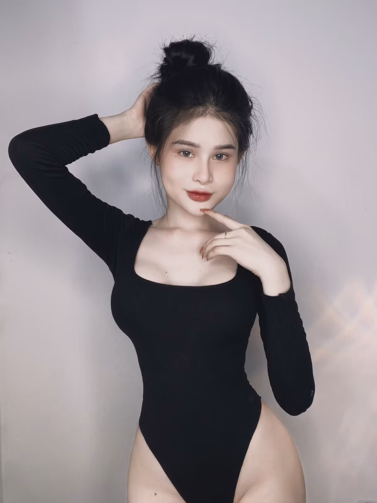Lê Diên thậm chí từng phải sống trong sự dằn vặt, khổ sở trong nhiều năm trời. Cô bị cô lập suốt cả tuổi thơ.