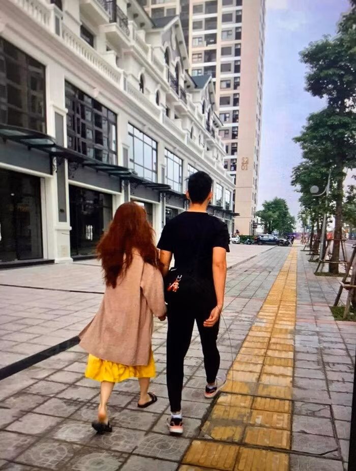Hậu lùm xùm "tuesday", Huỳnh Anh bất ngờ đứng trên bục giảng Hau lum xum