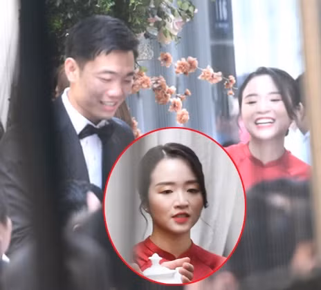 Như đã biết sáng ngày 9/4 tại Hà Nội, lễ ăn hỏi của tiền vệ Lương Xuân Trường và bạn gái là Ngô Mai Nhuệ Giang đã diễn ra tại Hà Nội.